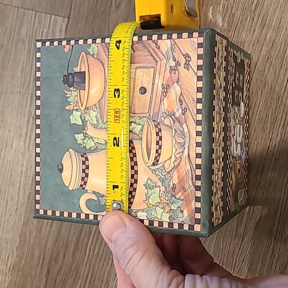 Bobs Primitive Box - Picture 2 of 5